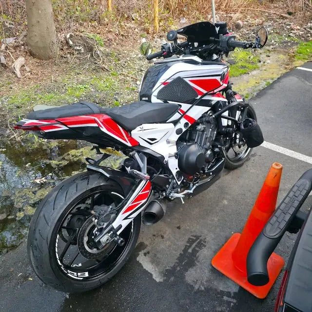 YAMAHA MT09 Red and White Graphic Kit 2014-2024 Bikerz Kingdom